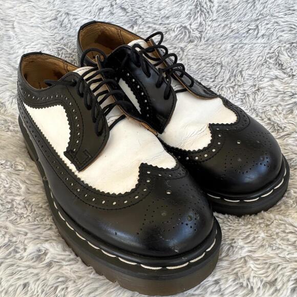 Black and White Women’s Wingtip Oxfords - Picture 1 of 9